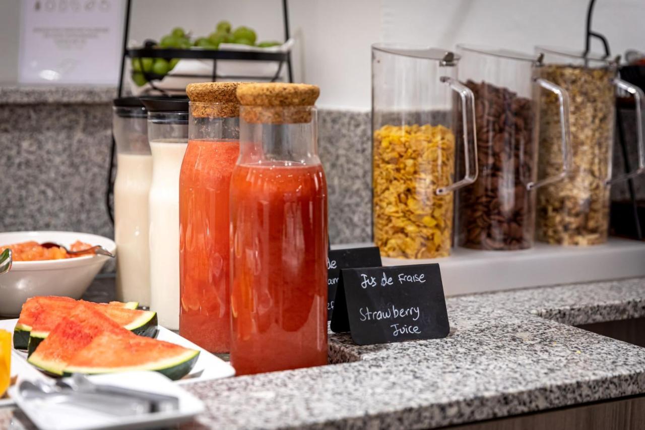 Fraser Suites Paris La Defense Курбьовоа Екстериор снимка Strawberry juice