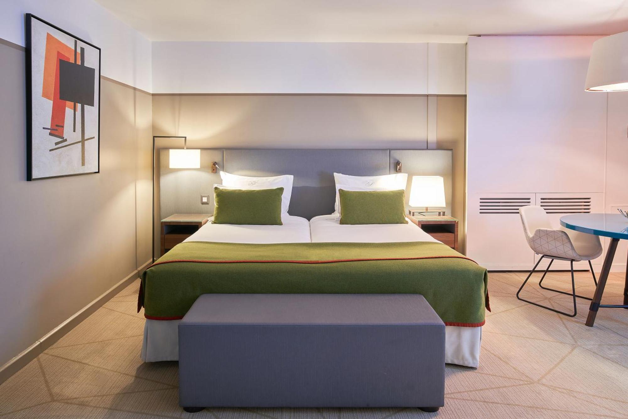 Fraser Suites Paris La Defense Курбьовоа Екстериор снимка A room at the hotel