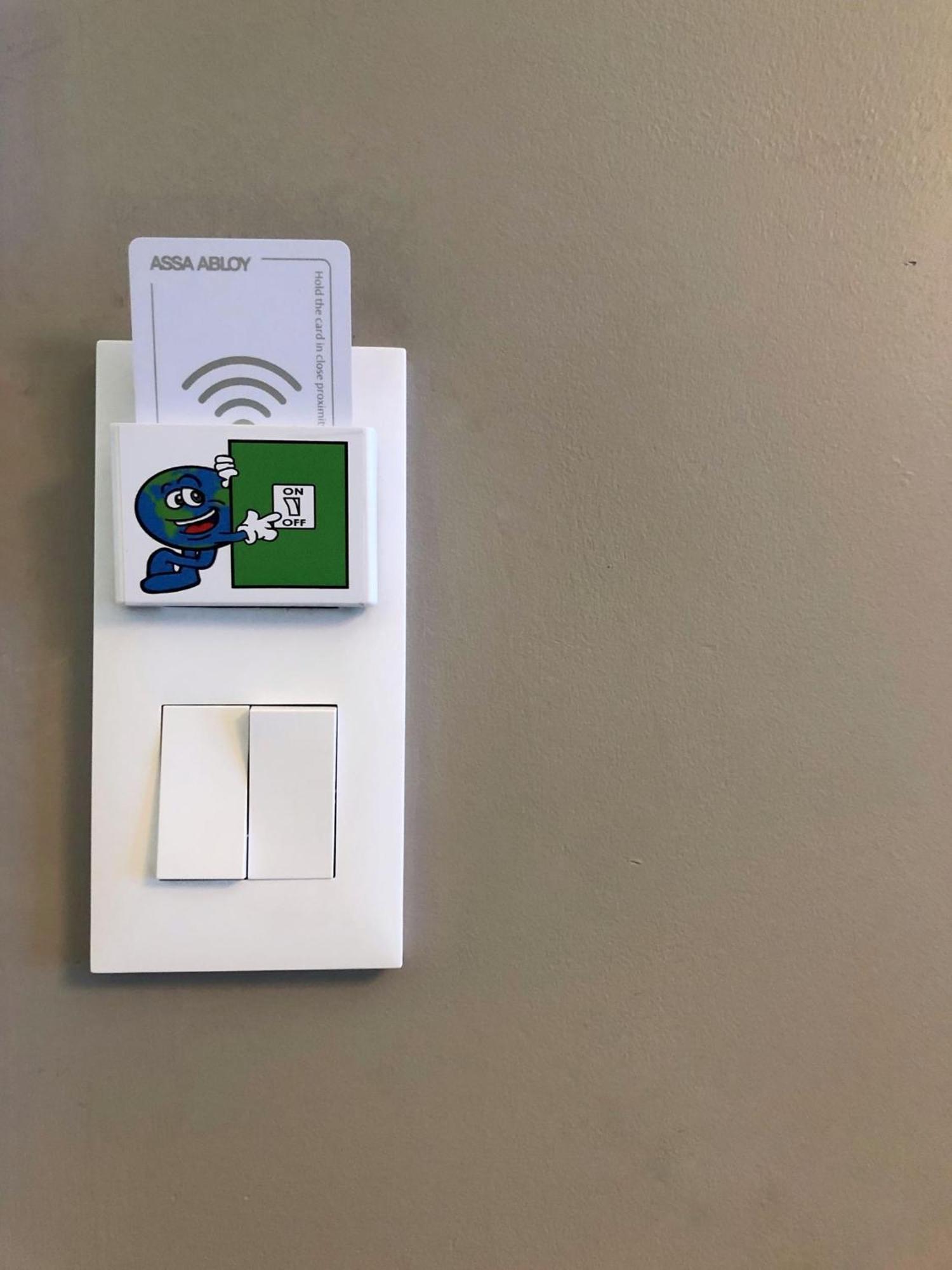 Fraser Suites Paris La Defense Курбьовоа Екстериор снимка A key card reader