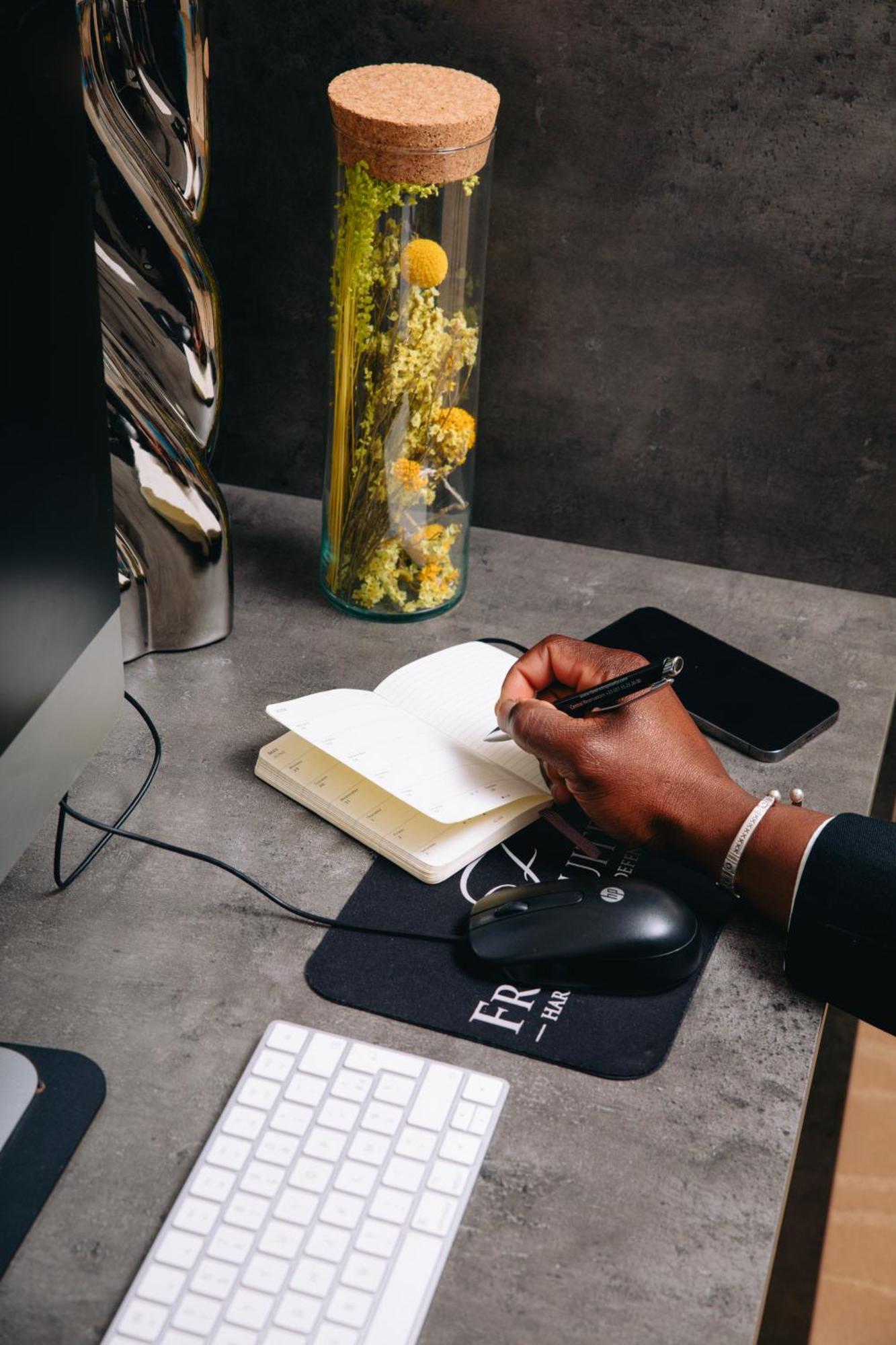 Fraser Suites Paris La Defense Курбьовоа Екстериор снимка A wireless mouse