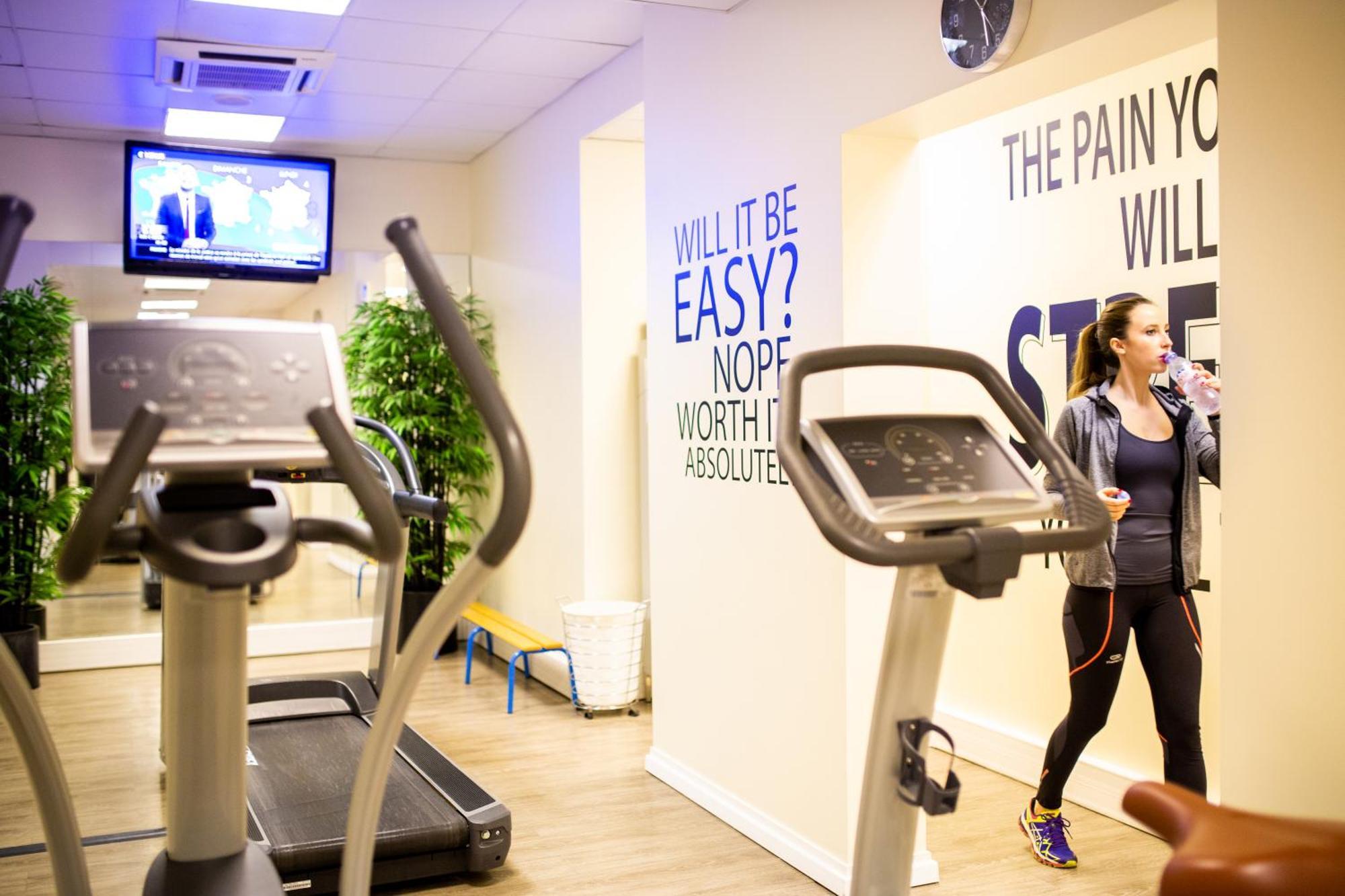 Fraser Suites Paris La Defense Курбьовоа Екстериор снимка The gym at the London Bridge campus