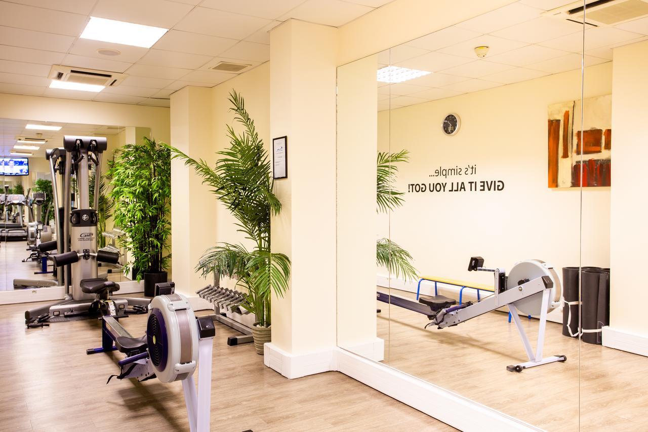 Fraser Suites Paris La Defense Курбьовоа Екстериор снимка The gym at the London Rowing Centre